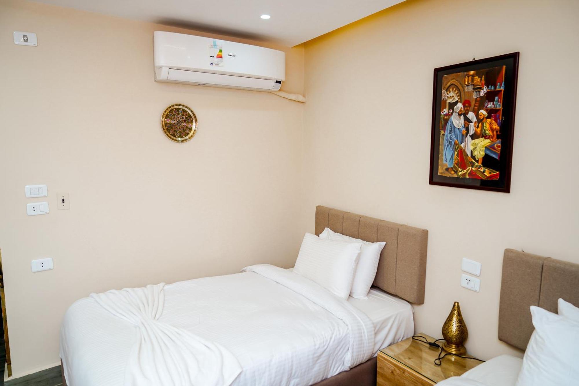 Pyramids Hotel Kafret el-Gabal Екстериор снимка
