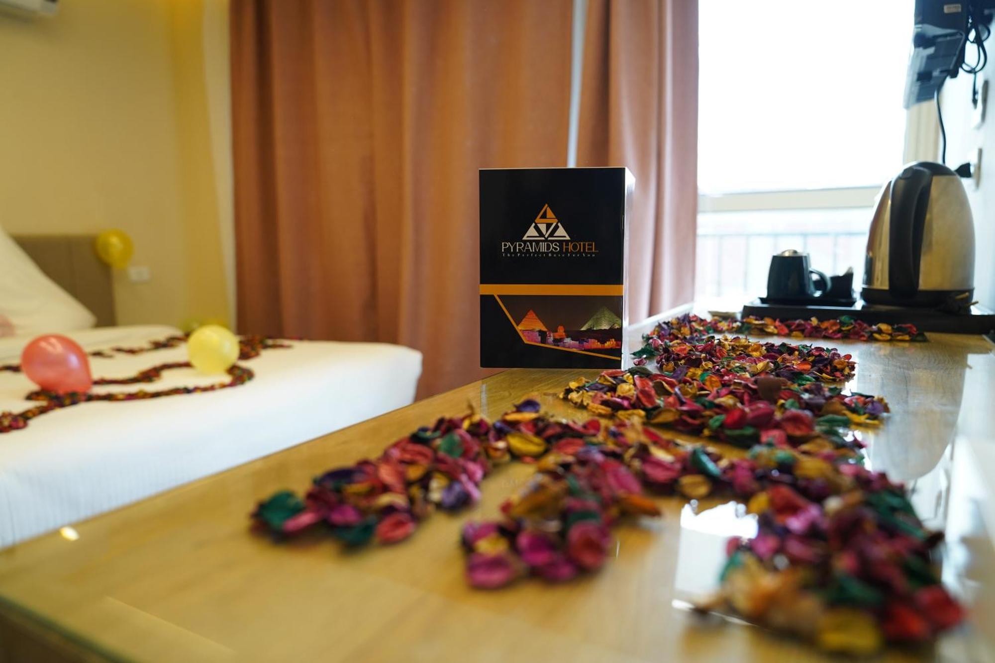 Pyramids Hotel Kafret el-Gabal Екстериор снимка