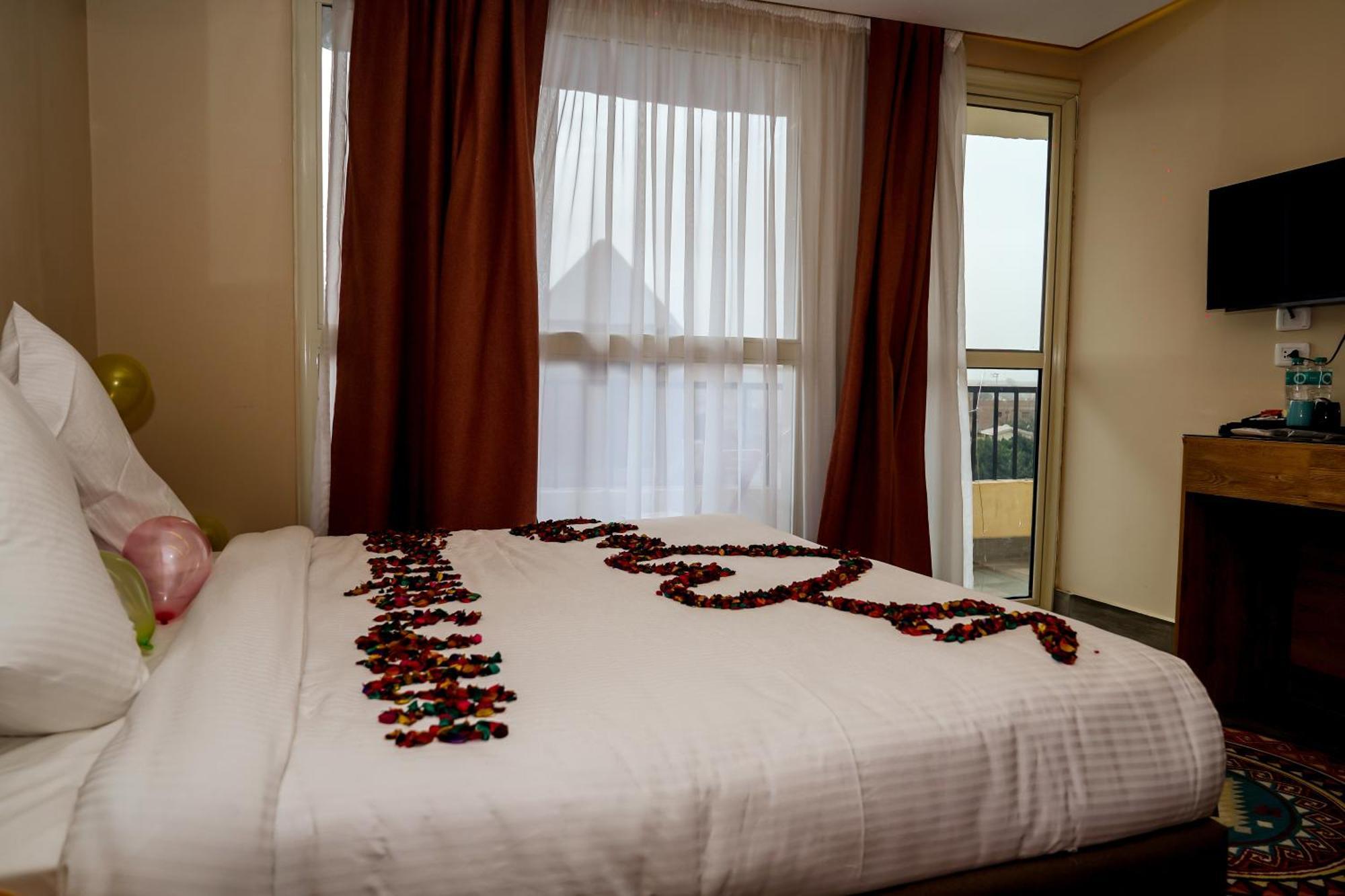 Pyramids Hotel Kafret el-Gabal Екстериор снимка
