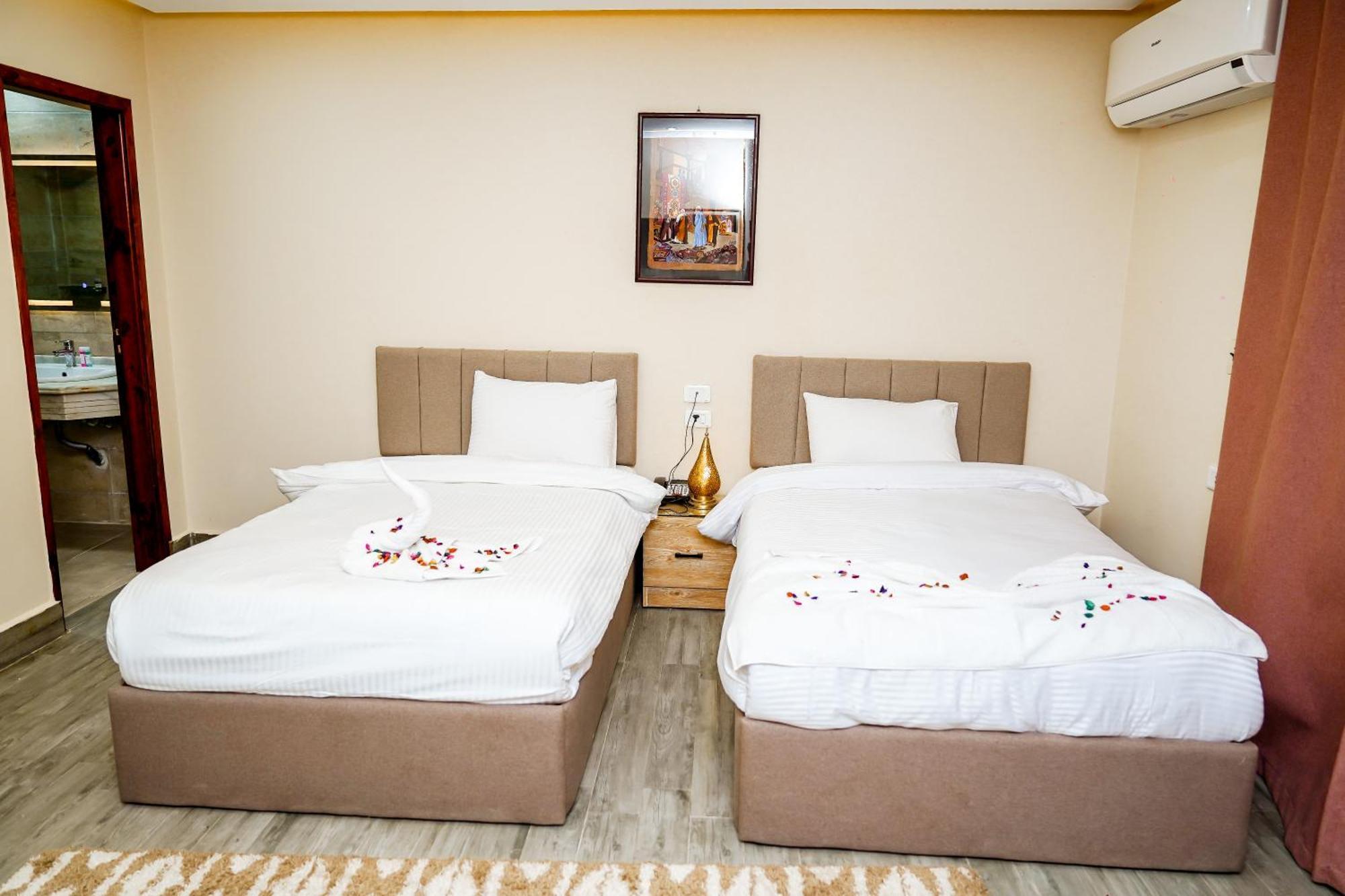 Pyramids Hotel Kafret el-Gabal Екстериор снимка