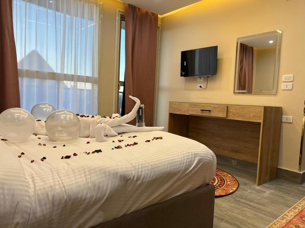 Pyramids Hotel Kafret el-Gabal Екстериор снимка