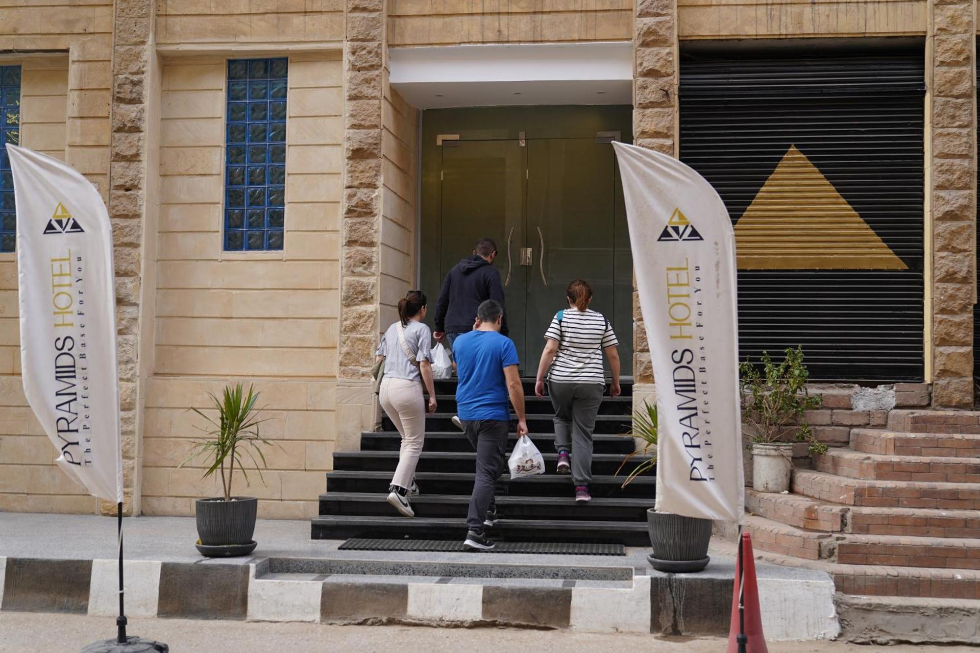Pyramids Hotel Kafret el-Gabal Екстериор снимка
